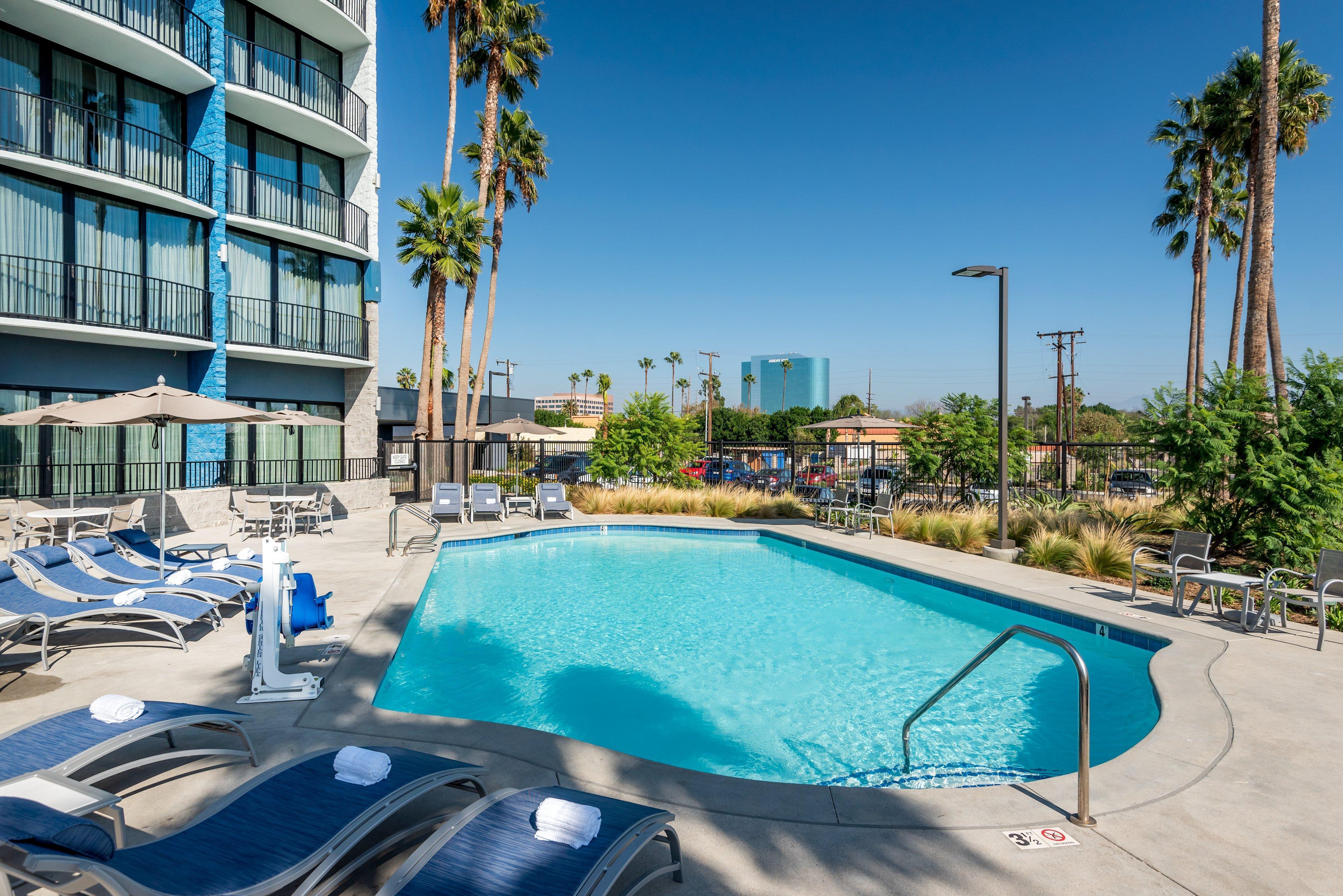 Holiday Inn Express & Suites Santa Ana - Orange County By Ihg Exterior photo