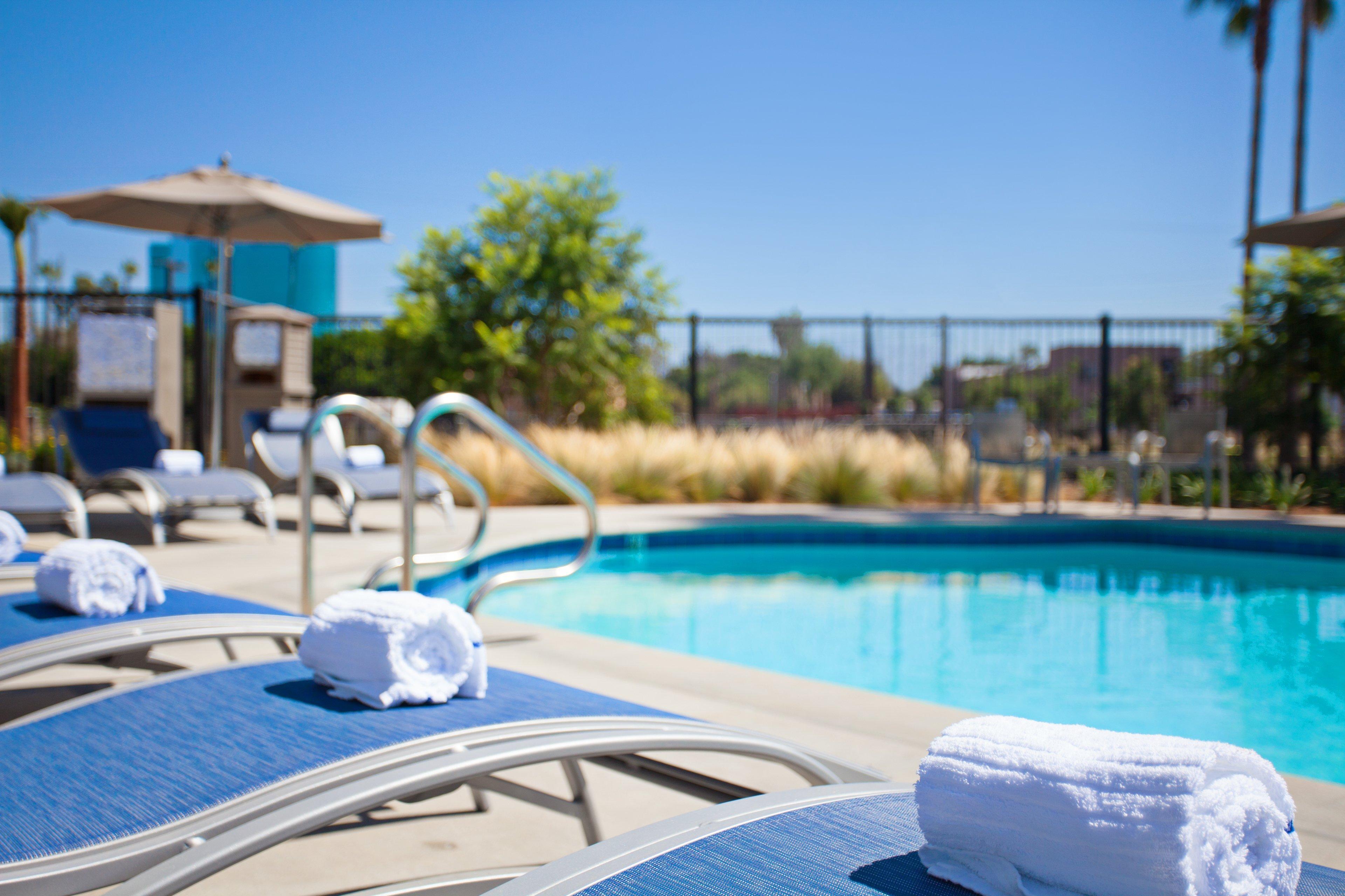 Holiday Inn Express & Suites Santa Ana - Orange County By Ihg Exterior photo
