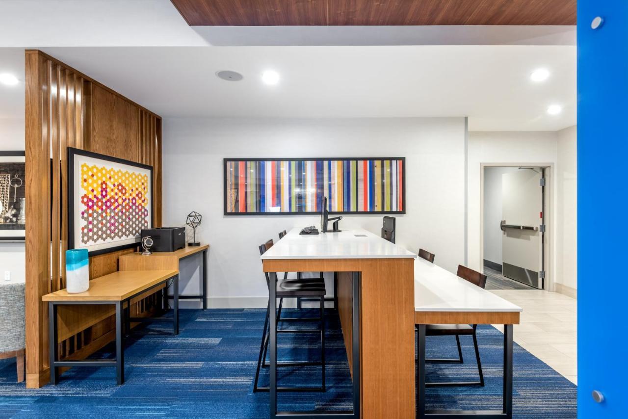 Holiday Inn Express & Suites Santa Ana - Orange County By Ihg Exterior photo